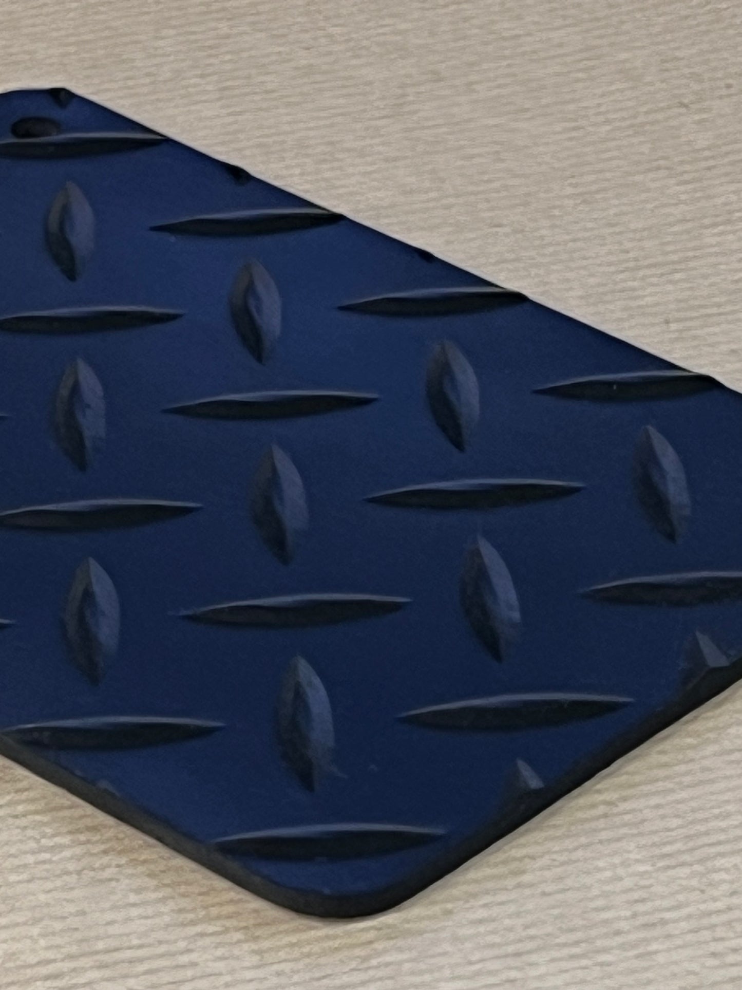 Grade N27 – Rhomboid Checkerplate Rubber Matting, 3mm thick, 1400mm wide roll